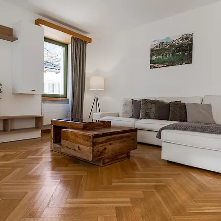 Bernina Home, Bed & Breakfast Apartment