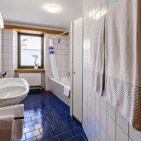 Apartment Bernina Home, Bed & Breakfast