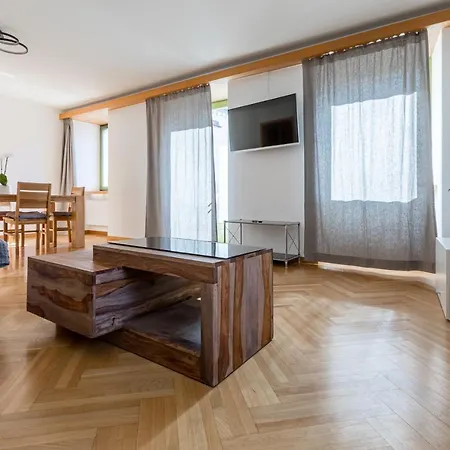Bernina Home, Bed & Breakfast Apartment *