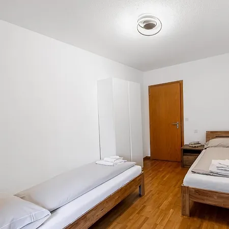 Apartment Bernina Home, Bed & Breakfast